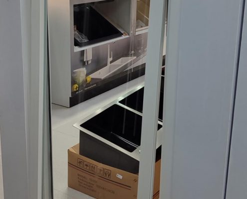 jendela swing putih max power